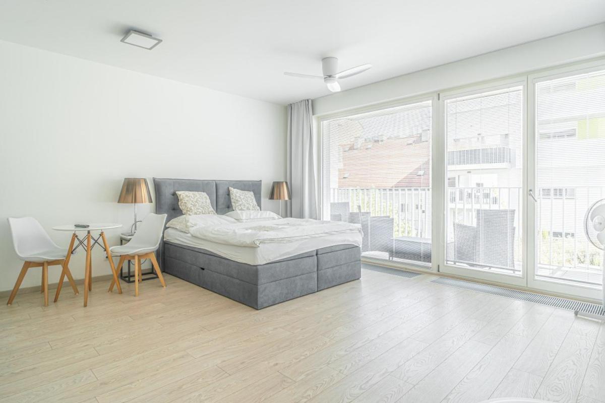 Apartment Karel With Garage Parking Prag Dış mekan fotoğraf